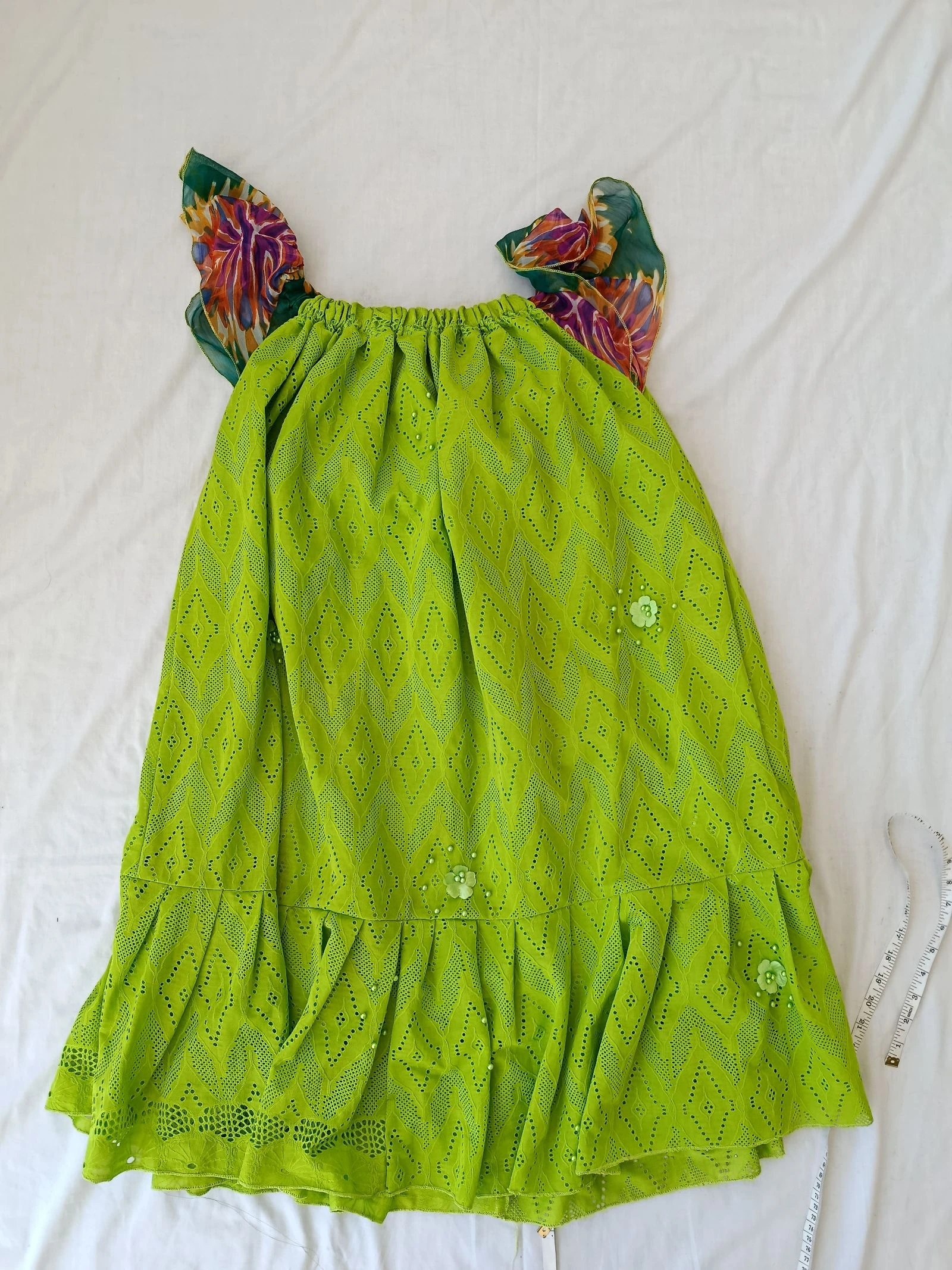 Vestido original verde holgado con hombros descubiertos y mangas multicolor talla 40/42 – photo 3